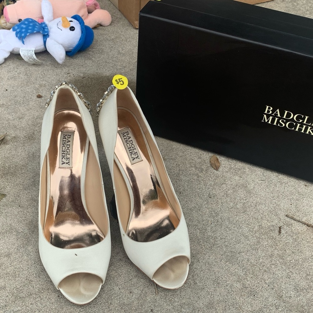 Badgley Mischhka size 9 high heels. Does come with box.